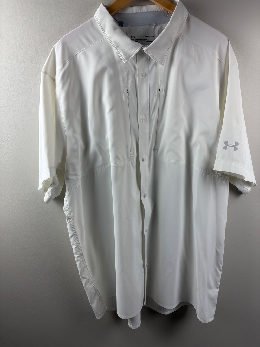 Under Armour Men’s White Short-Sleeve Performance Shirt Fishing Shirt